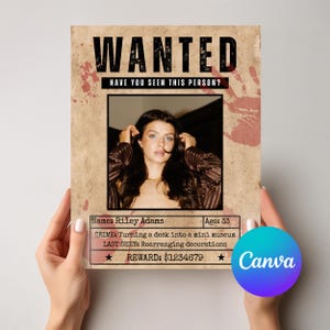 Op de afbeelding: Een rechthoekige gezocht-poster met een vintage papiertextuur, voorzien van de dikgedrukte zwarte tekst WANTED en HAVE YOU SEEN THIS PERSON. Het bevat een centrale foto van een persoon, met velden voor Name: Riley Adams, Age: 33, CRIME, LAST SEEN en REWARD: $1234679, geaccentueerd door rode handafdrukken.