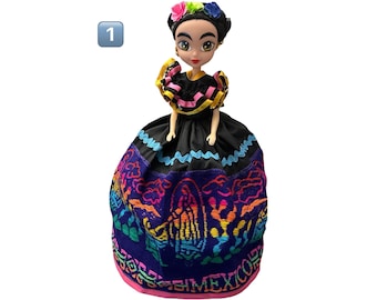 Doll with drawing of the Virgin Mary/muñeca con imagen de la virgen maria