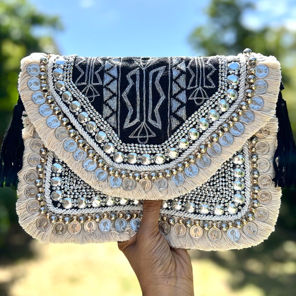 Aztekisch bestickte Boho-Tasche, Jute-Boho-Clutch, indische Zigeunertasche, schwarze und silberne Handtasche, beste Geschenkidee für Frauen, Boho-Chic-Mode