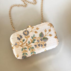 Pochette carrée brodée florale, sac à main de fête beige, vert et or, sac à bandoulière indien, mariage, festival, événement formel, cadeau pour femme pour une occasion spéciale
