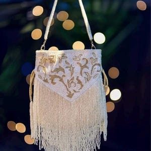 Elfenbein Gold Perlen Potli Tasche mit Fransen Quasten | Handgefertigte Braut Clutch Geldbörse | Indische Hochzeit Abendtasche | Bestickte Party Handtasche
