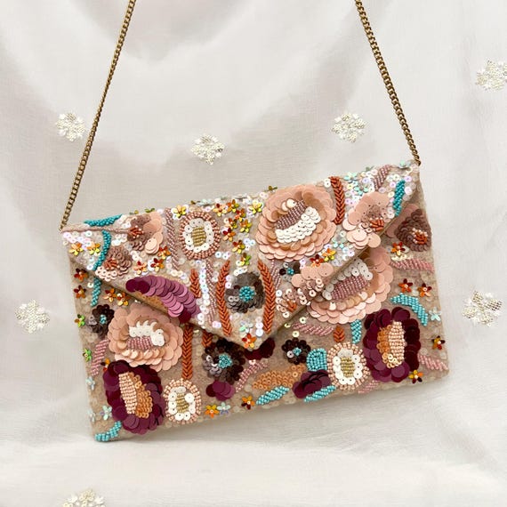 Bolso de mano con sobres y cuentas florales Bolso bandolera