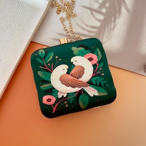 Bolso de mano verde estampado / Bolso de noche con estampado de pájaros / Bolso de invitada de boda de satén de seda floral / Regalo inspirado en la naturaleza para ella / Bolso hecho a mano