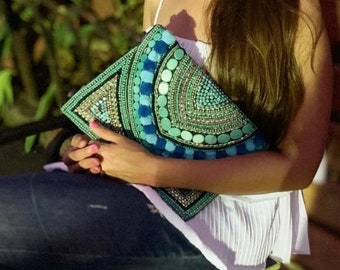 Bolso con cuentas azul turquesa, embrague boho hecho a mano, honda de fiesta de noche aqua, bolso pom pom, embrague banjara indio, bolso de damas de honor, regalo