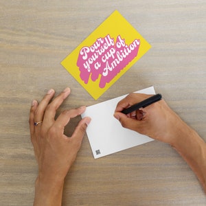 Tarjeta de regalo de Dolly Parton en Dolly We Trust, impresiones de arte de postales, tarjetas de felicitación, invitación de Dolly Parton rosa, tarjetas de notas, fiesta de Dolly Parton
