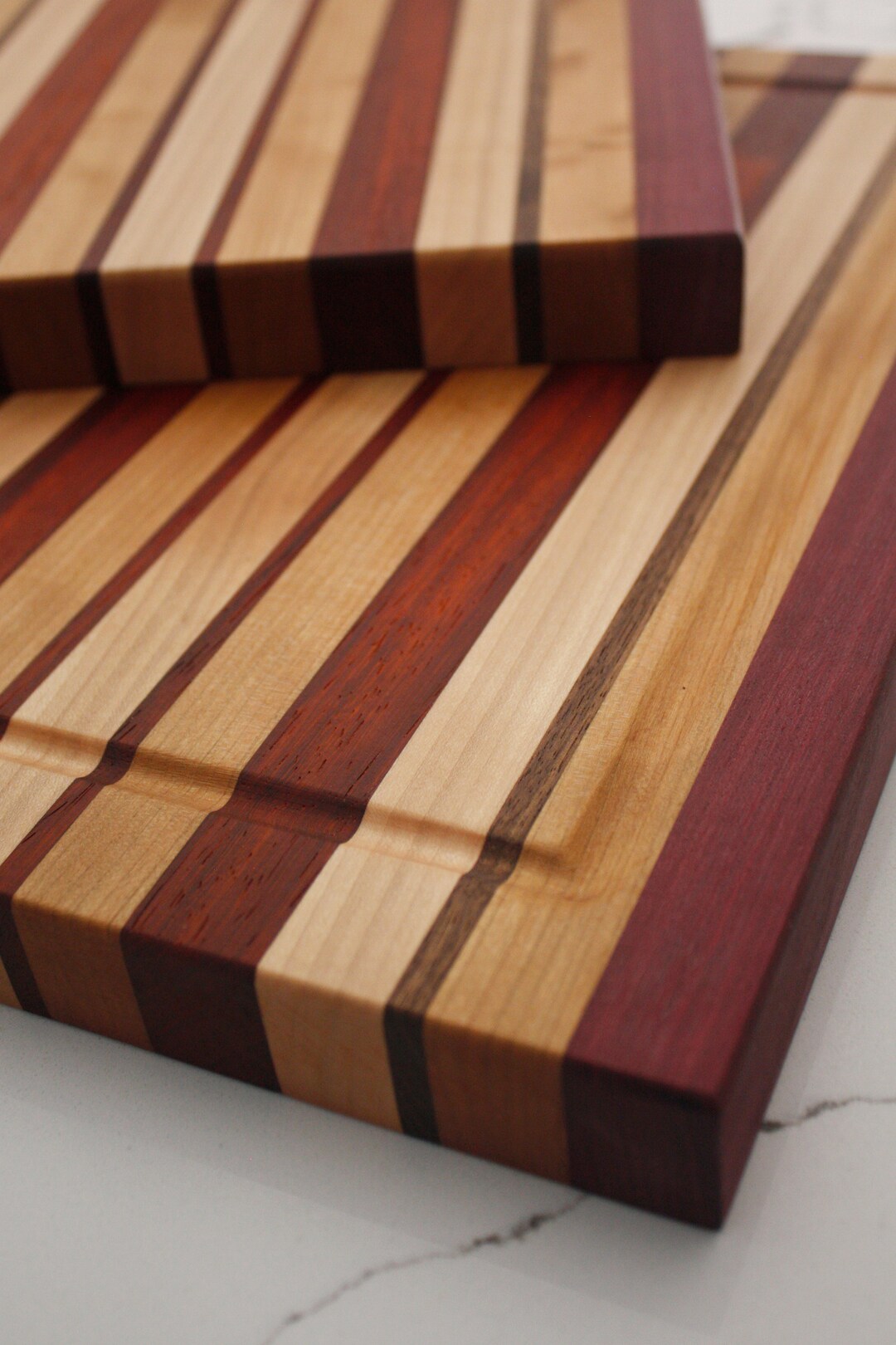 72E2AD5C-24AB-4768-8C7A-  Handcrafted, Distressed Multi Material Wooden Striped Cutting Board
New display picture 1