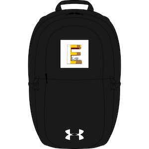 Op de afbeelding: Zwarte rugzak met een handvat aan de bovenkant en verstelbare bandjes. Voorzien van een witte vierkant met de letter "E" in geel, bruin en grijs. Het Under Armour-logo staat onderaan.