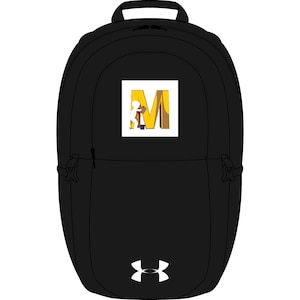 Op de afbeelding: Zwarte rugzak met een handvat aan de bovenkant en verstelbare bandjes. Voorzien van een wit vierkant patch met een gele "M" en een figuur met een schop. Het Under Armour-logo staat onderaan.