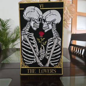 Parche bordado grande tarot The Lovers | Back patch gótico | Parche bordado artesanal para chaqueta o cazadora xl