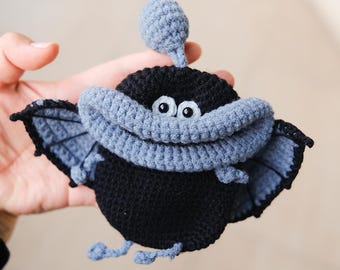 Porta-chaves de morcego em crochê feito à mão | Chaveiro gótico | Presente de Halloween | Pequeno estojo com zíper | Acessório de morcego kawaii