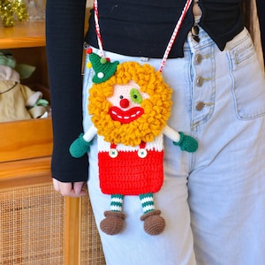 Jolly Jester Delight: Ein festlicher Zirkus der Farben in unserem Weihnachts Clown Crossbody!|Weihnachtsgeschenk|handgemachter gehäkelter Rucksack