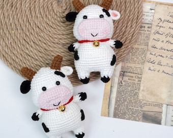 gehaakte melkkoe decoratie, koe duwspeelgoed, leuk cadeau voor meisje, gepersonaliseerde cadeaus voor haar gepersonaliseerde melkkoe, schattige melkkoe