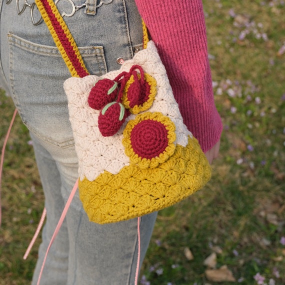 Crochet Sun flower crossbody Bag,Handmade strawberry Sun flower Bag,Knitted Bag,crochet purse crossbody bags finished product,gift for her