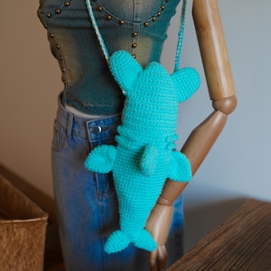 Sac à dos bleu fait main en forme de baleine-marteau | Sac au crochet sur le thème de l'océan | Sac à dos animal unique | Sac d'art au crochet Sea Life