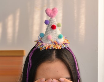 Whimsical Wonderland: Crocheted Birthday Party Hat for Joyful Celebrations!