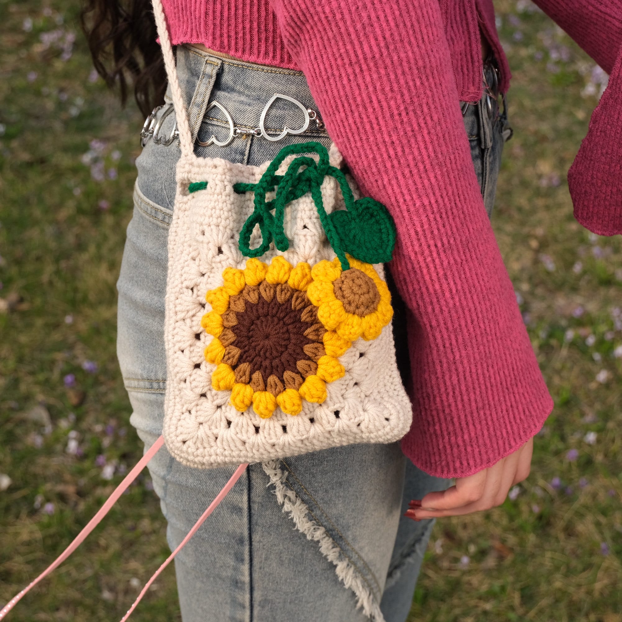 かぎ針編みのひまわりのクロスボディバッグ、手作りの花のバッグ