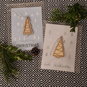Cartolina di Natale con albero di legno