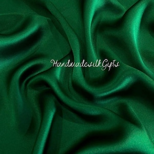100% PURE MULBERRY SILK fabric by the yard - Green satin silk - Dress making - Gift for her - Silk for sewing - 19mm - Luxury silk satin