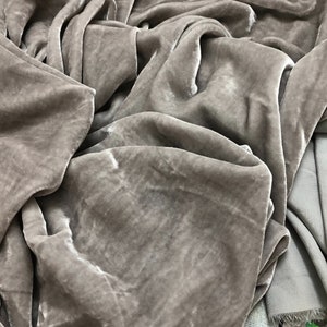 100% PURE MULBERRY SILK Fluwelen stof op maat gesneden – grijze zijde fluweel voor jurk, rok, high-end kledingstuk – cadeau voor vrouwen – zijde om te naaien