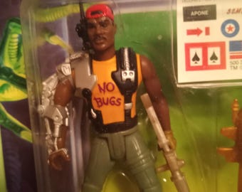 Figura de acción vintage del Sargento Apone de Aliens de 1992, impecable, en cartulina con cómic.