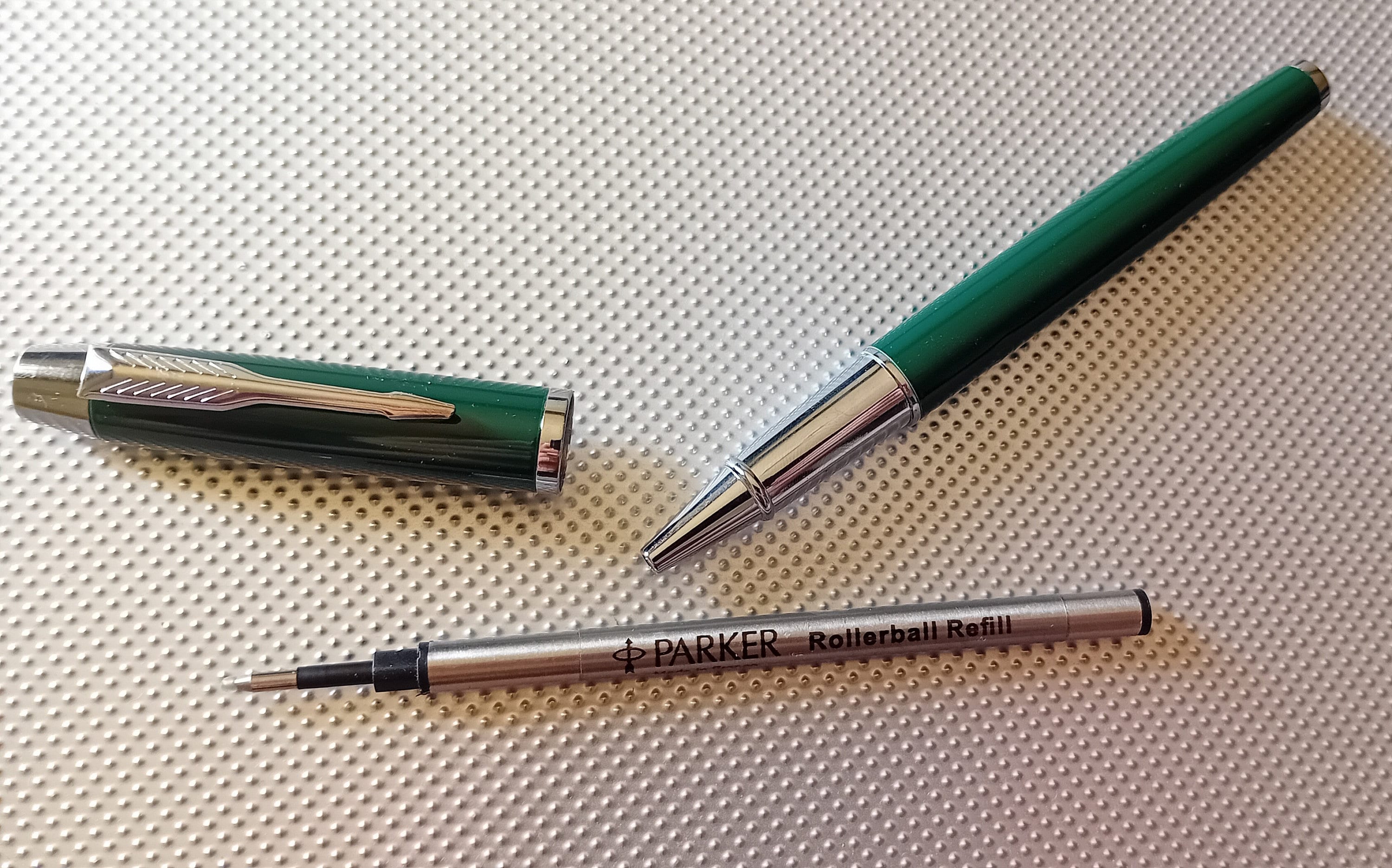 Rollerball Parker Pen Metall Body Color Green and Silver Has