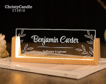 Placa de nombre de escritorio personalizada con base de madera: letrero de nombre iluminado, accesorios de escritorio de oficina, regalo de nuevo trabajo, regalos de agradecimiento para compañeros de trabajo