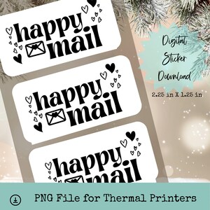 以下が含まれることがあります： 黒い文字で「happy mail」と書かれた白いステッカーラベル3枚。小さな黒い封筒のアイコンと、黒とグレーのハートが散りばめられています。ステッカーのサイズは2.25インチ×1.25インチです。
