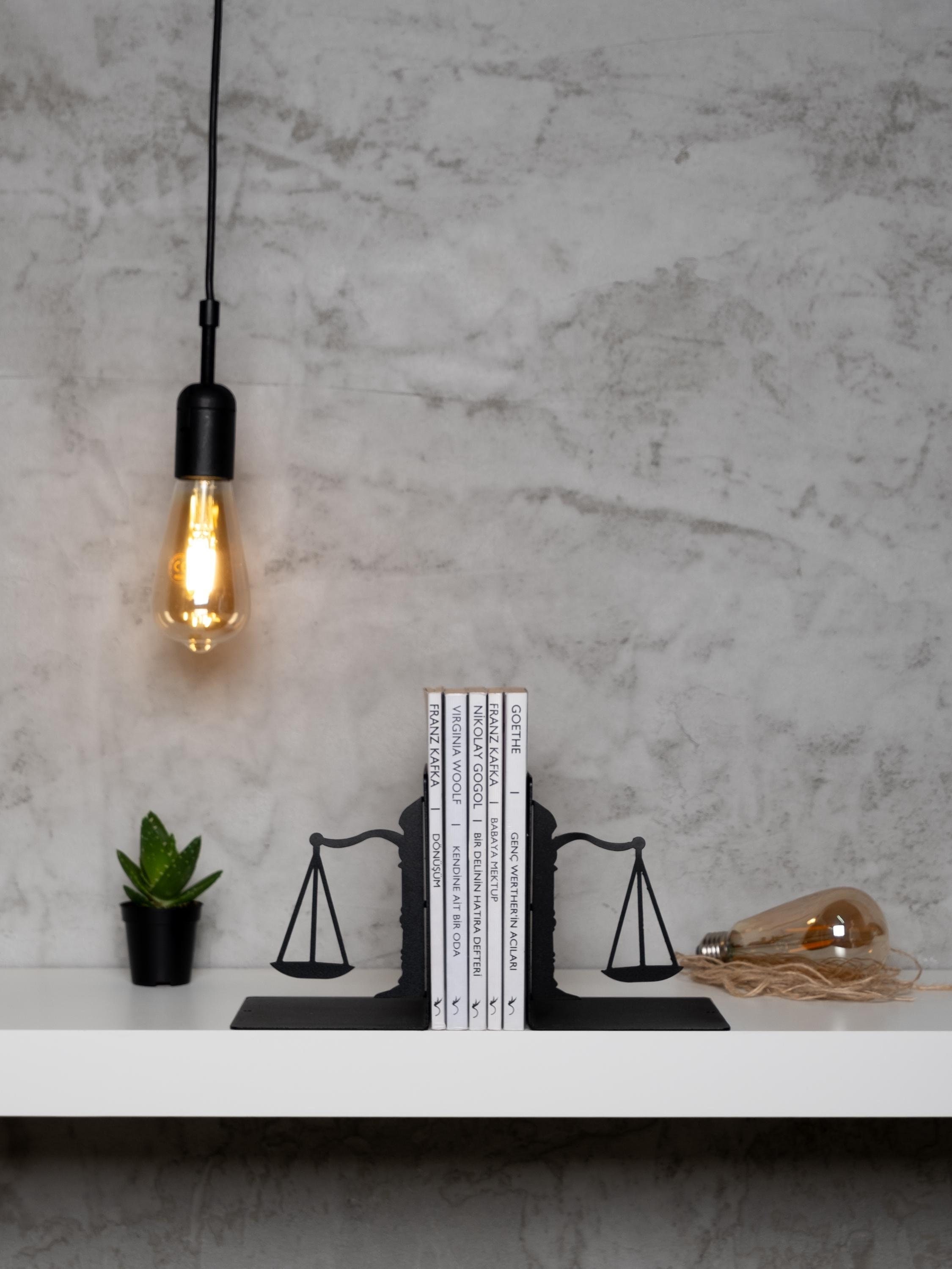 Fermalibri in metallo per la giustizia, decorazioni in metallo, arte in metallo, regalo, il miglior regalo di sempre, la migliore decorazione, bilancia della giustizia, porta libri per avvocati, libro di legge, tribunale