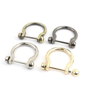 Chiusura a vite con grillo con fibbia ad anello a forma di Omega C9Omega