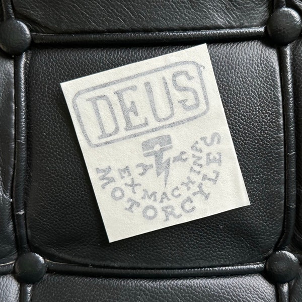 Deus Ex Machina Sticker Cafe Racer Flat Tracker Scrambler Vintage Classic Motorbike Yamaha SR 500 BMW R100 R80 Triumph T-Shirt Cap Hoodie BMX