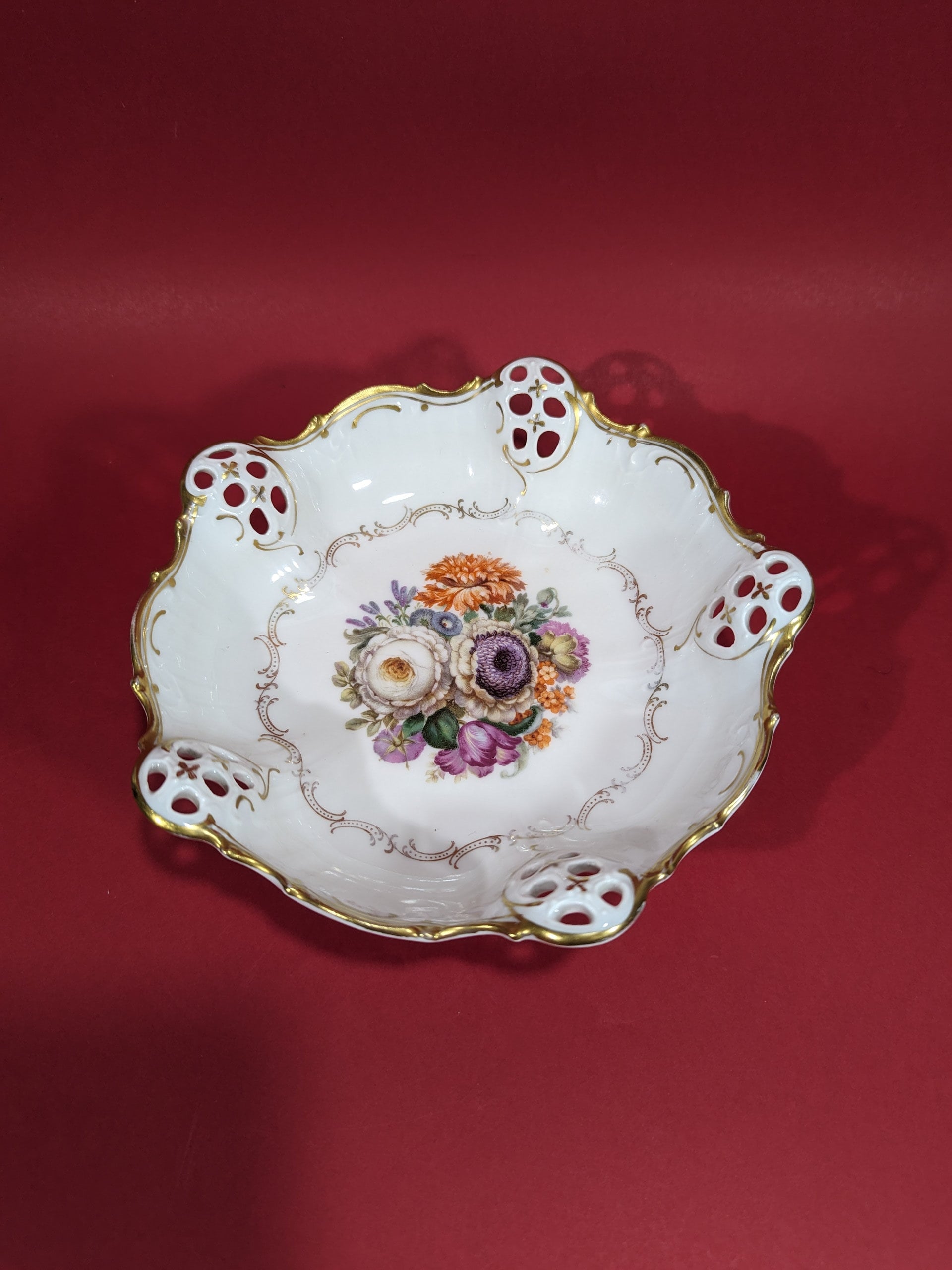 rosenthal germanyヴィンテージ希少ボンボニエール Rare Rosenthal Kronach Moliere Footed Bowl, Germany - Collectible