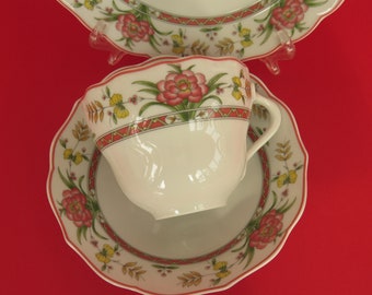 Hutschenreuther の魅力的なヴィンテージ Carmino トリオ セット - 花