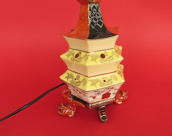 Retro Japanese Pagoda Night Light - Vintage Mid-Century Table Lamp