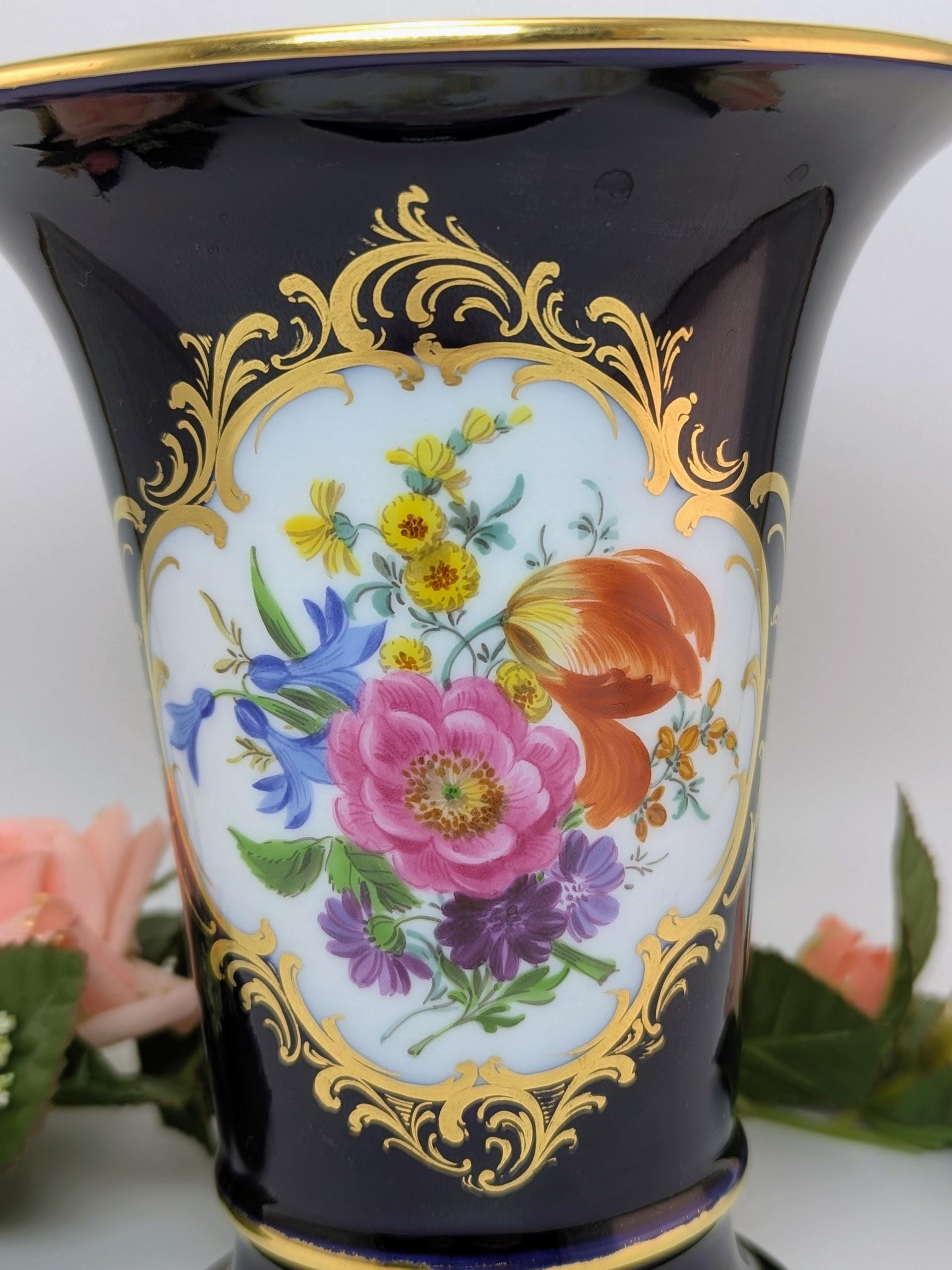 ヴィンテージ マイセン磁器花瓶 – コバルトブルーに手描きの花