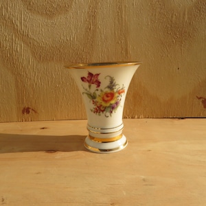 Delightful trumpet vase from Furstenberg,Vase with floral decoration and gold edges