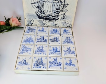 Vintage Driessen Nederlandse chocoladetegeldoos – 48 minikeramische tegels in Delftse stijl in originele scheepsdekseldoos