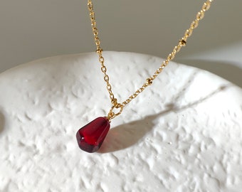 Vachana - Resin Granatäpple Ruby Seed Halsband