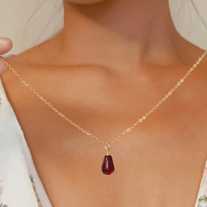 Vachana - Collana con semi di melograno rosso rubino