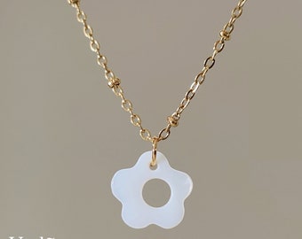 Vachana - Shell Flower Necklace