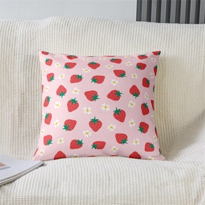 Jolie housse de taie d'oreiller aux fraises, marguerite blanche et rose, housse de coussin florale fruits aquarelle pour canapé-lit, fait main image 2
