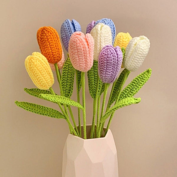 Tulipe au crochet finie cadeau de Pâques, fleurs tricotées à la main, fleur au crochet, cadeau de fête des mères, décoration d'intérieur, cadeau pour elle, option multicolore