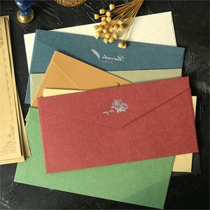 Sobre dorado de color vintage, decoración de carta de invitación con sello de laca, sobre de tarjeta de felicitación con carta de invitación de boda