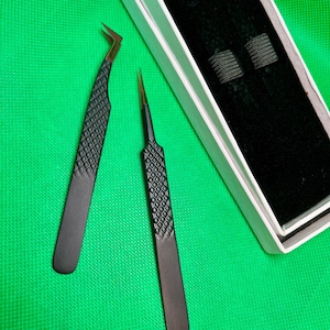 Eyelash tweezers