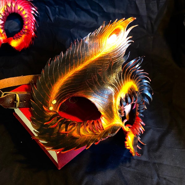 Masque sombre phoenix en cuir