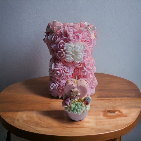 Bougie parfumée façon cupcake senteur HOTEL ET son nounours fleurs artificielles rose
