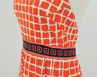 Maxi robe d'été plissée dos nu géométrique orange et bleu marine Années 60, petite