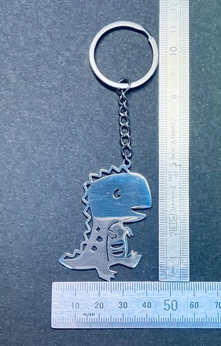 Portachiavi Dinosauro Brontosaurus In Acciaio Inox – Incisione Personalizzata A Forma Di Cuore – Regalo Per Partner