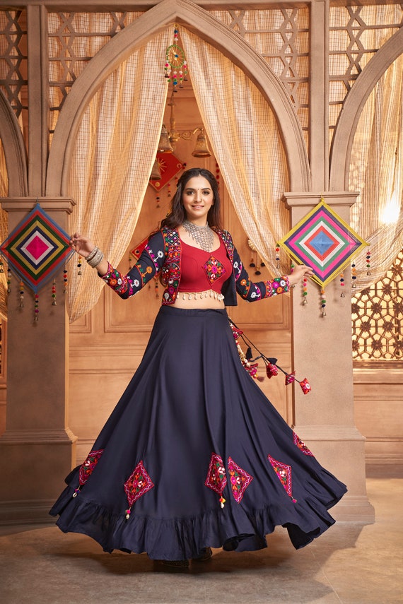 9 Latest Chaniya Choli Designs That Compliment You