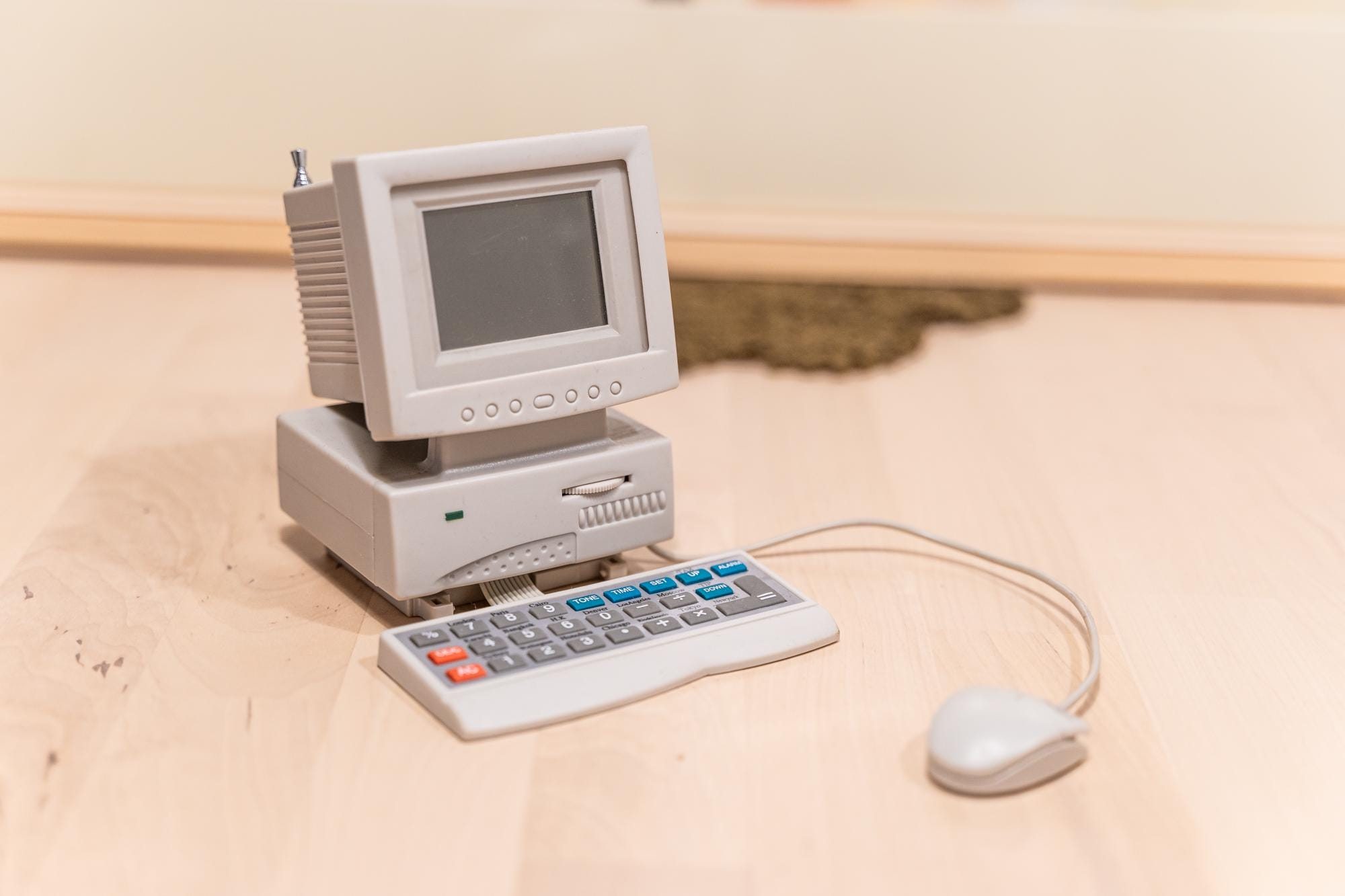 90s Novelty PC-Shaped FM Radio – Desk Top Computer Design