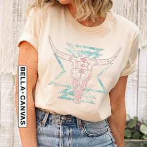 Camiseta Boho con calavera de vaca, camiseta con estampado western, camiseta con calavera de toro, camiseta de vaquera, camiseta country, camiseta de vaquero, camiseta de chica country, ropa western imagen 2